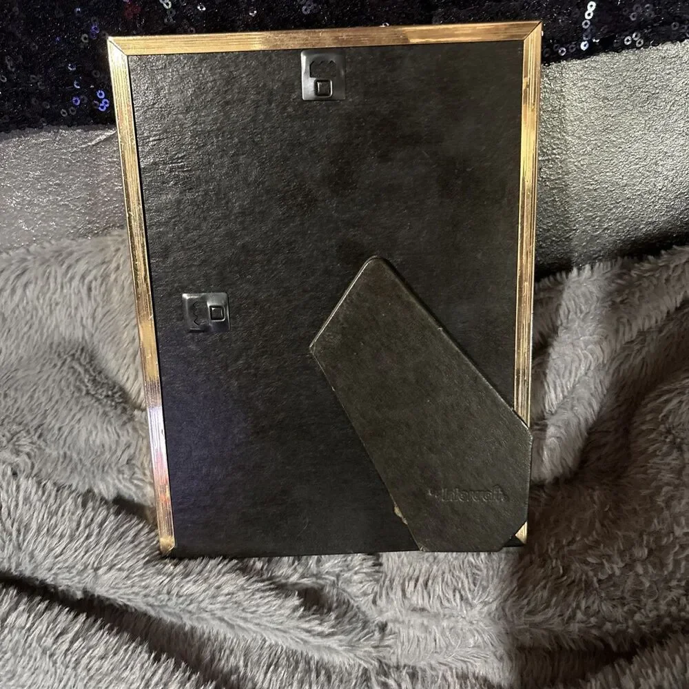VTG Intercraft Gold Tone Metal Frame, gold Oval Shadow Box Matte 5x7 USA 1975
